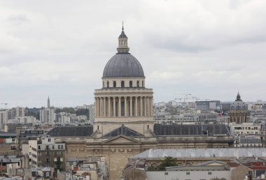 Paris Fran büyük Kubbe ile Pantheon denilen tarihi bina