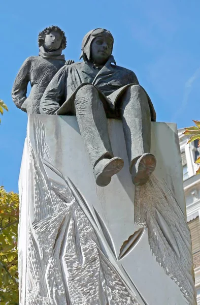 Lyon, France - August 15, 2018: Statues of Little Prince and the — Stock Photo, Image