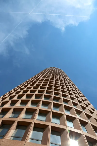 Lyon, Frankrijk-16 augustus 2018: hoge toren genaamd Tour Part-Diue — Stockfoto