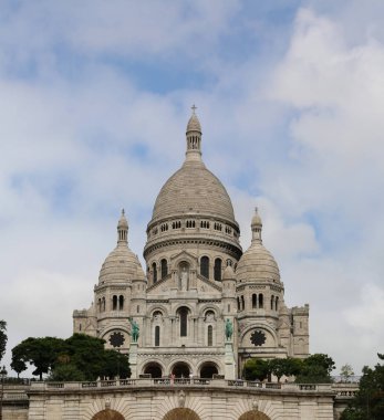 Paris'te Tepeüzerinde Montmartre Eski Bazilikası