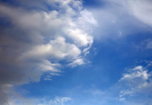 蓝天白云的背景 — 图库照片