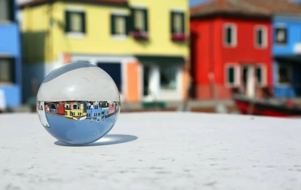 Kristallen bol op het eiland Burano in de buurt van Venetië beroemde reizen Destin — Stockfoto