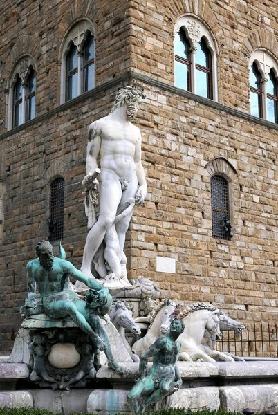 フィレンツェのネプチューンのアンシネの噴水もフォンタナデルと呼ばれています — ストック写真