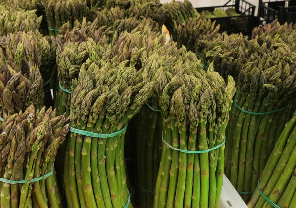 Bunches of green asparagus typical vegetables of spring — Stock Photo, Image