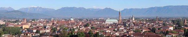 Stadsgezicht van Vicenza-stad in Noord-Italië — Stockfoto