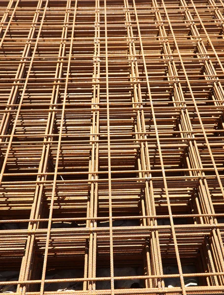 Welded mesh  in the construction site wiithout worker — Stock Photo, Image