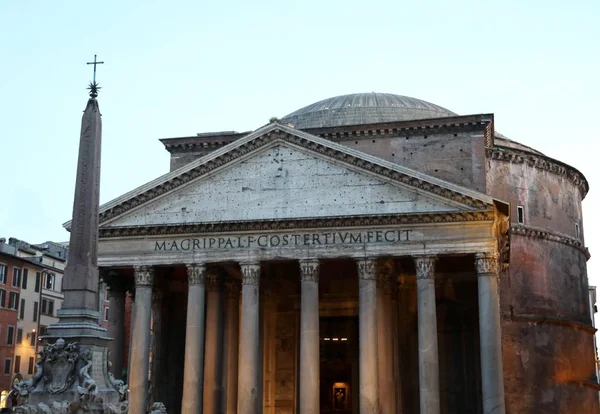 Древний храм Пантеон в Риме — стоковое фото