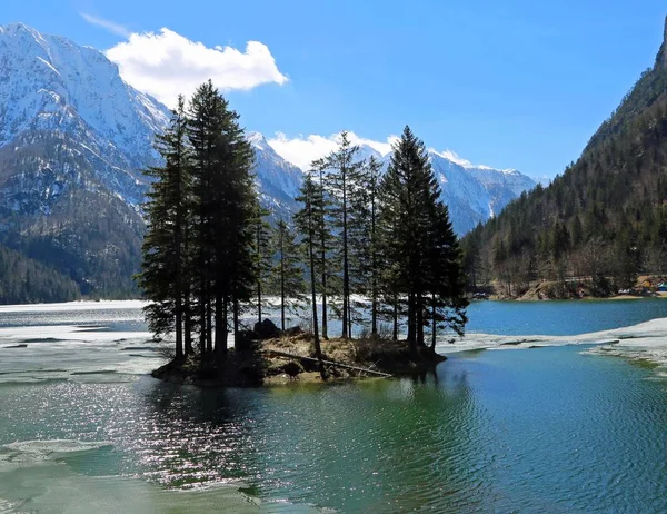 E lake called Lago del Predil in Italy — Stock Photo, Image