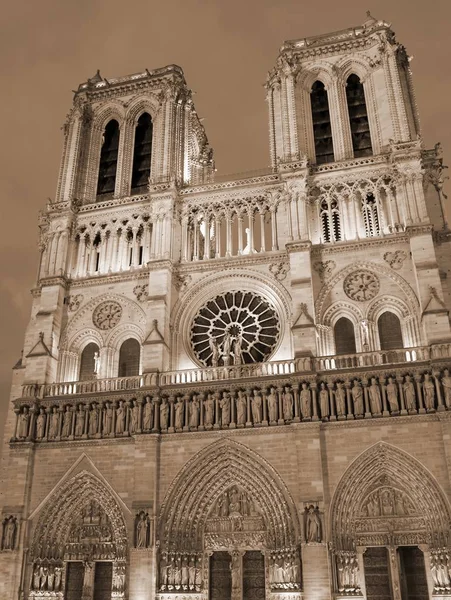Katedrála v Notre Dame v Paříži před strašlivým ohněm s SEPI — Stock fotografie