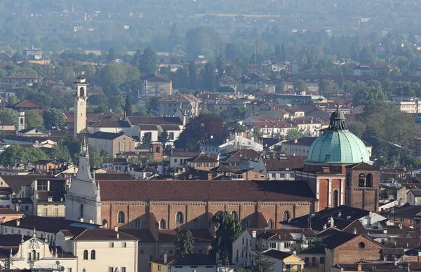 Αρχαίο καθεδρικό ναό που ονομάζεται Duomo της πόλης Βιτσέντζα της Ιταλίας — Φωτογραφία Αρχείου