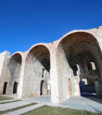 I. Dünya Savaşı'nın eski askeri kalesi Asya'da Forte Interrotto çağırdı