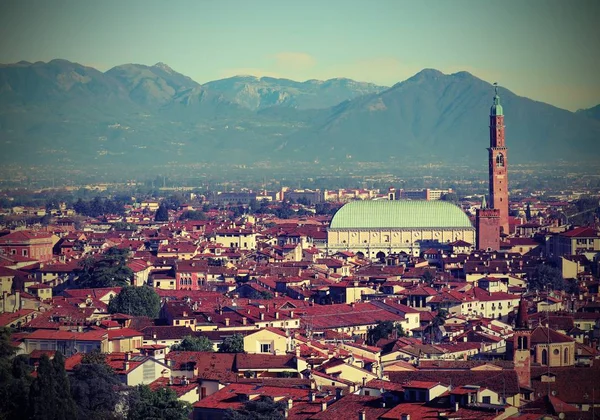 Basilica Palladiana is de belangrijkste bezienswaardigheid van Vicenza stad in Italië Wi — Stockfoto