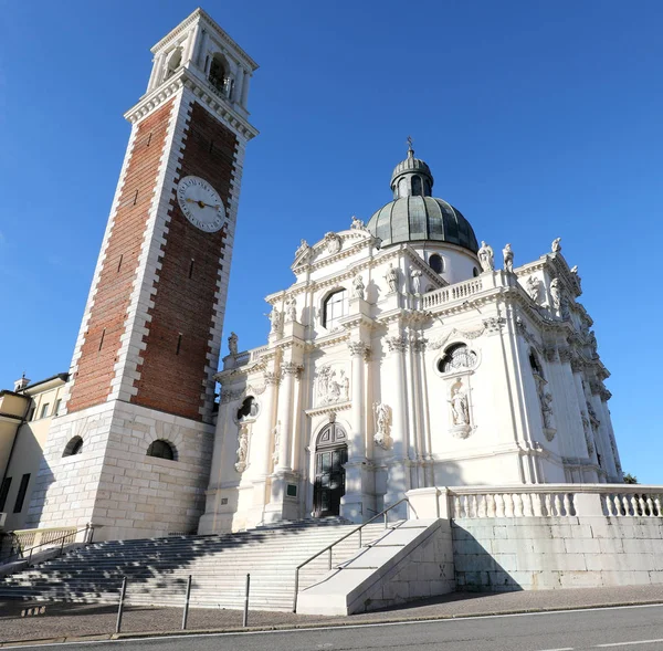 Bellová věž a bazilika Berica Mount ve Vicenza City v I — Stock fotografie