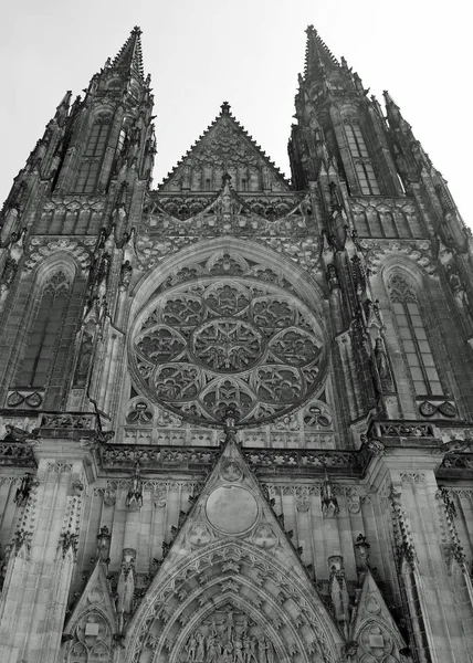 Gothic cathedral of Saint Vitus in Prague in balck and white eff — Stock Photo, Image