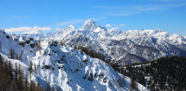 Alpes du mont Lussari dans la région appelée Frioul-Vénétie — Photo