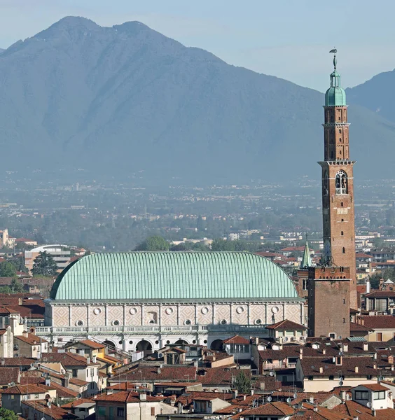 Vicenza stad i Italien och den berömda monument som kallas Basilica PA — Stockfoto