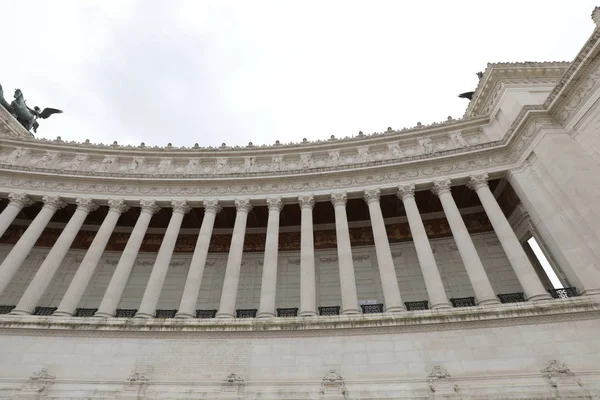 Muito grande edifício chamado Altare della Pátria em Roma Itália — Fotografia de Stock