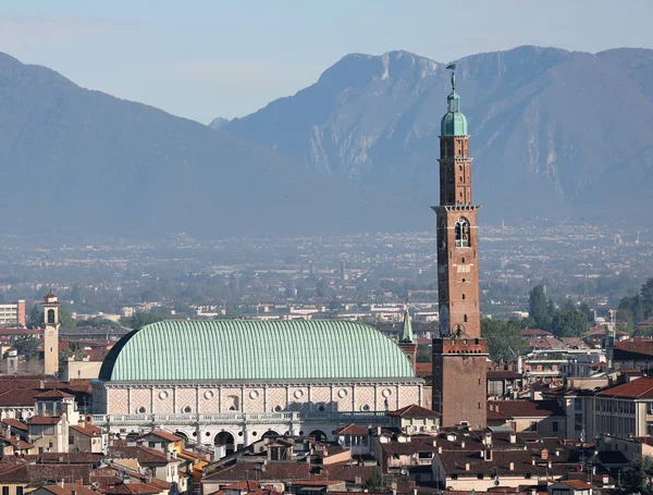 Vicenza, VI, Italië-27 april 2019: monument genaamd Basilica pa — Stockfoto