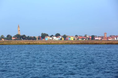 Adriyatik Denizi'nden görülen Burano adası