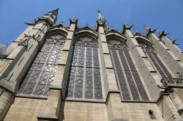 Detalhe das janelas da Capela Santa também chamado de Sainte-Chapelle em — Fotografia de Stock