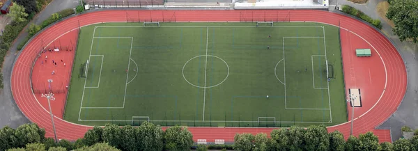 Atletismo instalações desportivas e campo de futebol — Fotografia de Stock