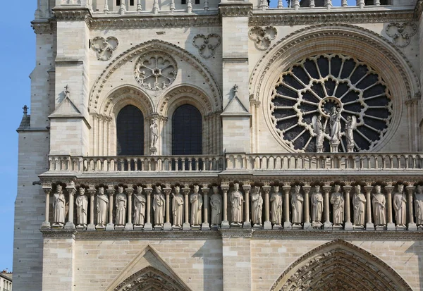 Detalj av fasaden av Notre Dame de Paris i Frankrike — Stockfoto