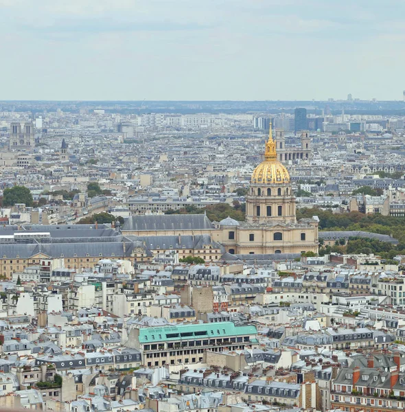 Zlatá kopule paláce se jmenuje Les Invalides, památník Napoleonleone — Stock fotografie