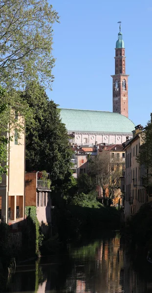 Basílica Palladiana em Vicenza e vista de Ponte Furo — Fotografia de Stock