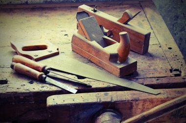 uçaklar ve keskiler ve vintage eski tonlu etkisi ile testere