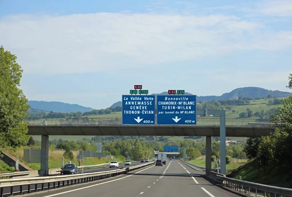 Verkeersbord op de snelweg in Frankrijk — Stockfoto
