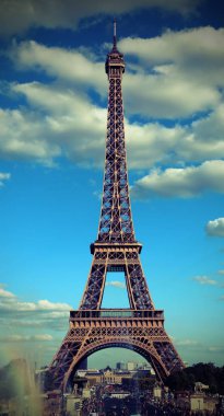 eski tonda Etkisi ile Paris'te ünlü Eyfel Kulesi