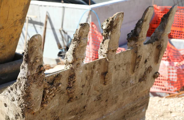 Bucket of an excavator in  a construction site — Stock Photo, Image