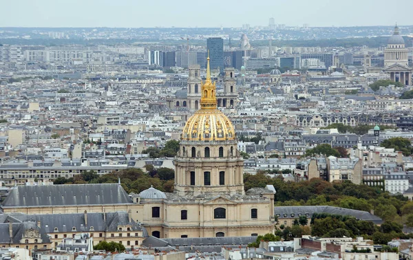 Zlatá kopule z Les Invalides Memorial v Paříži — Stock fotografie