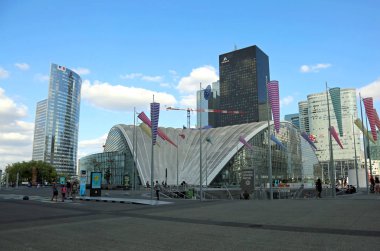 Paris, Fransa - 18 Ağustos 2018: La Defense iş distrinct