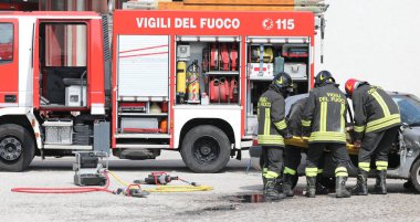 Roma, Rm, İtalya - 23 Mayıs 2019: İtfaiyeciler eylem sonra