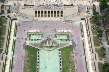 Paris Fransa'da Chaillot Çeşmeleri ile Trocadero Aera