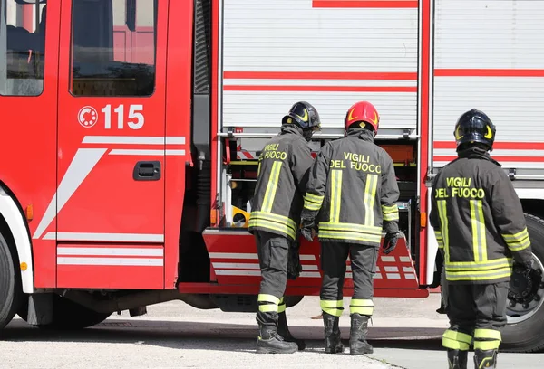 Rome, Italy - May 16, 2019: Italian firefighters in action with — Stock Photo, Image