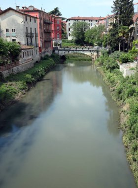 Italya 'da Vicenza kentinde retrone Nehri ve Saint Paul Köprüsü