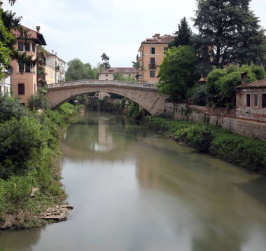 Vicenza ve antik köprü Retrone denilen nehir