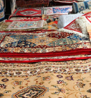birçok oryantal halı ve kilim