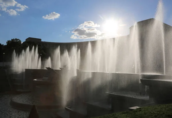 Acqua delle Fontane di Chaillot a Parigi Francia — Foto Stock