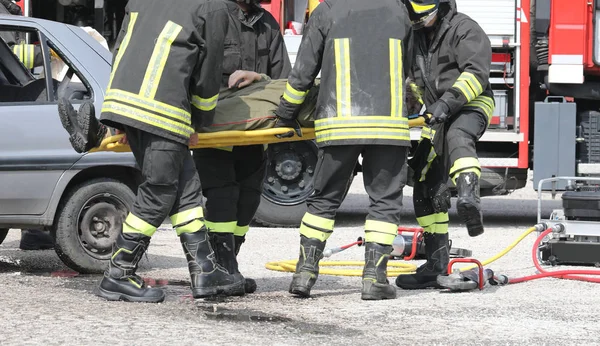 Pemadam kebakaran beraksi — Stok Foto