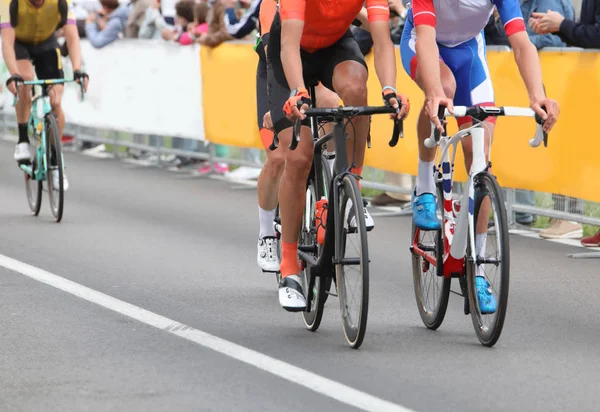 Dos ciclistas durante la carrera — Foto de Stock