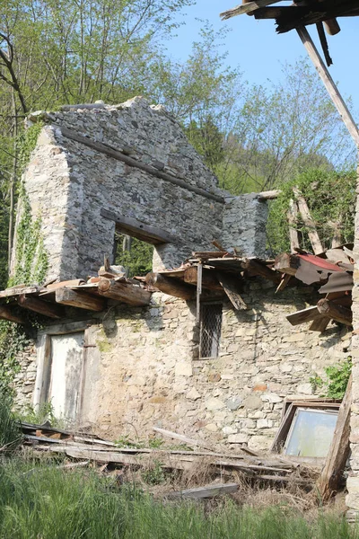 bölgede korkunç deprem sonra terk edilmiş ev denilen