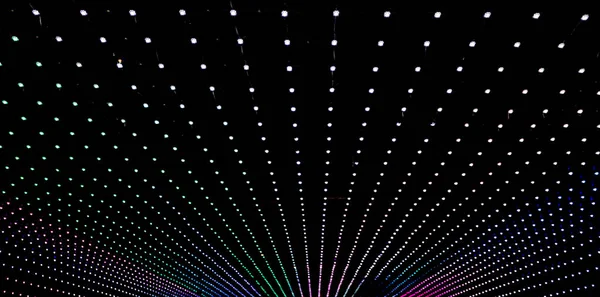 Внутри туннеля с многочисленными световыми индикаторами — стоковое фото