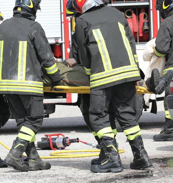 Stretcher bearer after the accident — Stock Photo, Image