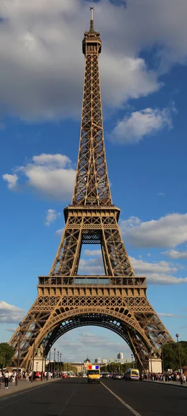 Torre Eiffel en París — Foto de Stock