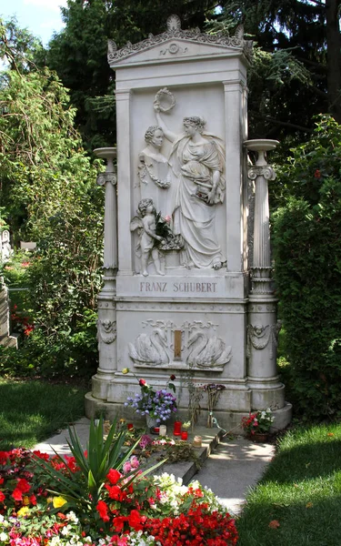 奥地利维也纳 - 2014年8月24日：音乐家Fr的墓碑 — 图库照片