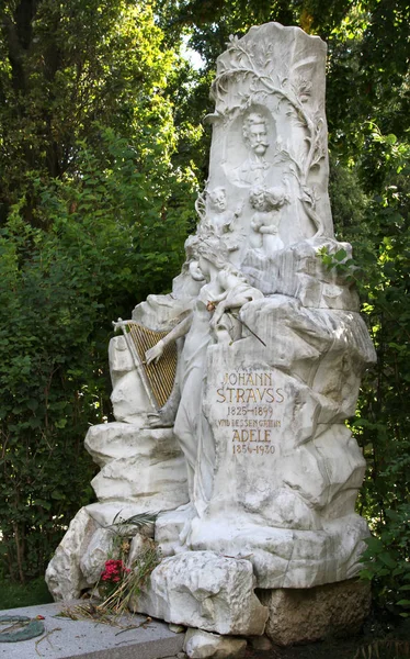 Vienna, Austria - August 24, 2014:  Tombstone of the musician  J — Stock Photo, Image