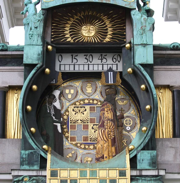 Wiedeń, Austria-26 sierpnia 2014: słynny starożytny zegar zwany — Zdjęcie stockowe